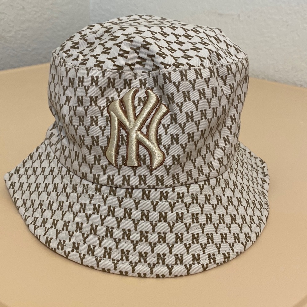Reversible NY bucket hat